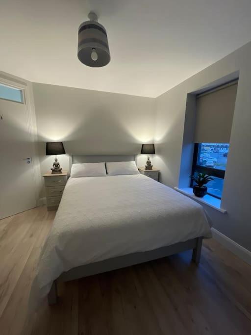 Entire Apartment , Centre Carrick-On-Shannon Экстерьер фото